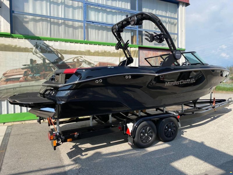 MasterCraft NXT23 | 2024 | Black x Red