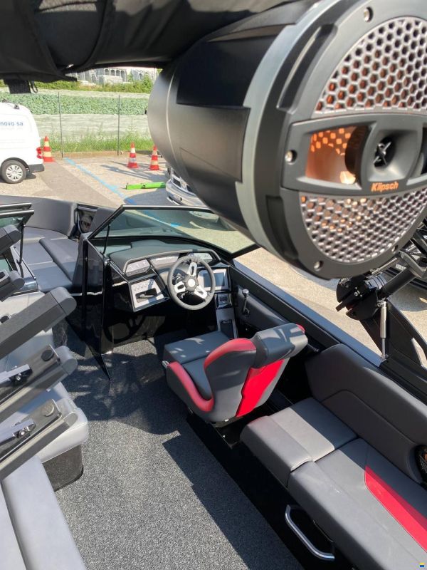 MasterCraft NXT23 | 2024 | Black x Red