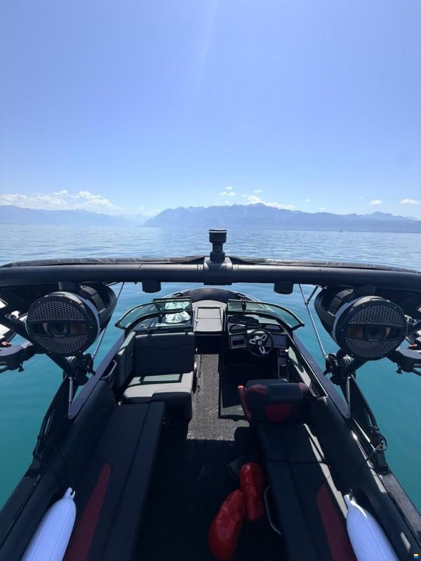 MasterCraft NXT23 | 202 | Black x Red