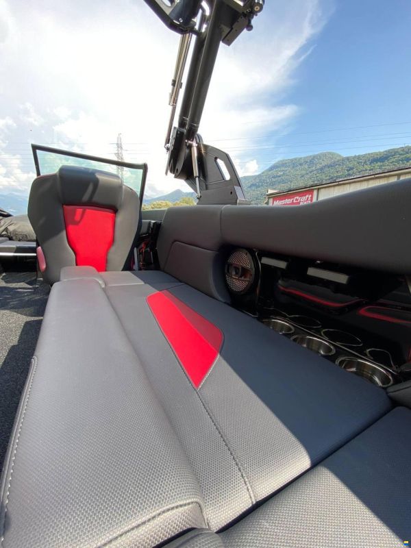 MasterCraft NXT23 | 2024 | Black x Red