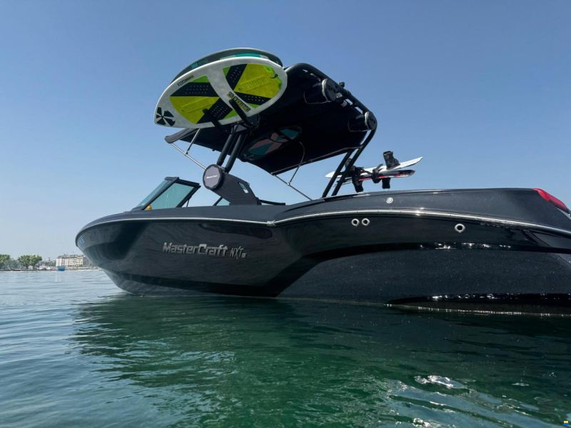 MasterCraft NXT23 | 2024 | Black x Red