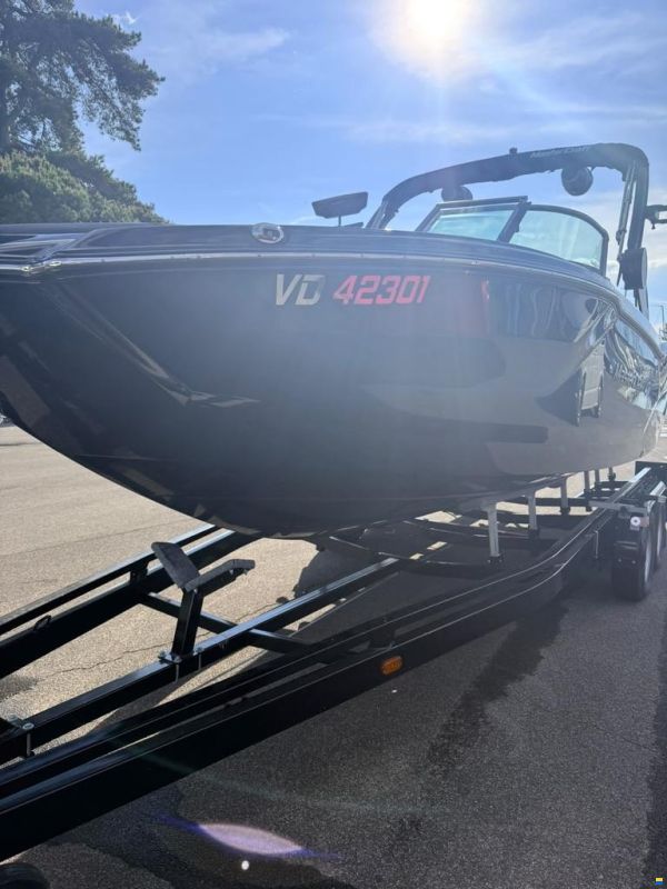 MasterCraft NXT23 | 202 | Black x Red