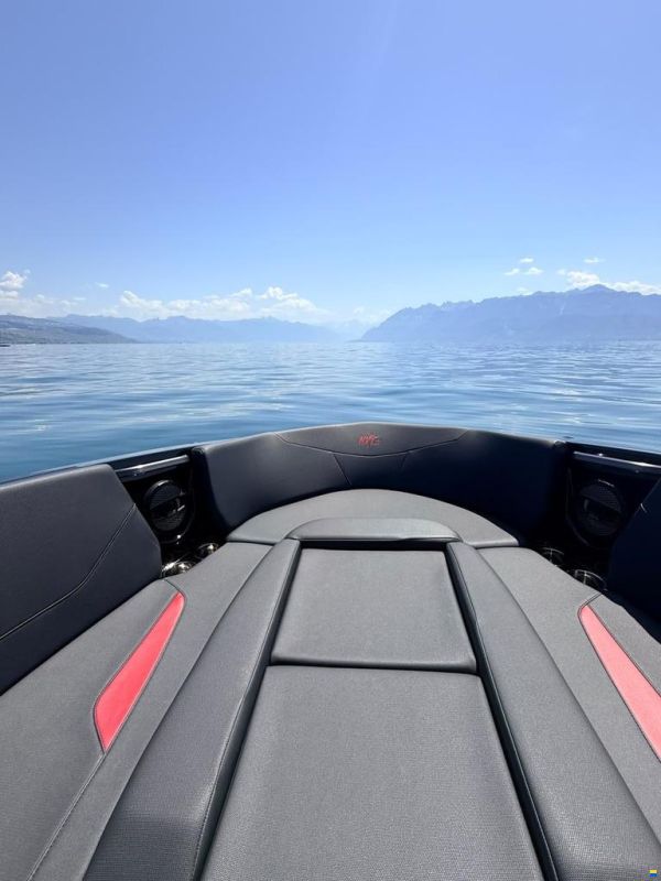 MasterCraft NXT23 | 202 | Black x Red
