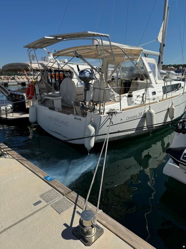 Beneteau Oceanis 38