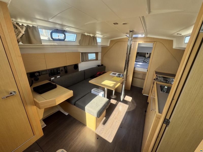 Beneteau Oceanis 38