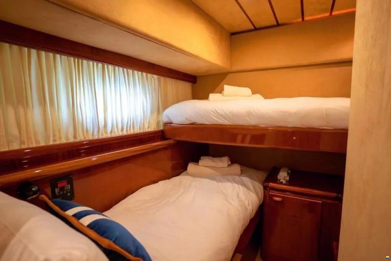 Ferretti 70