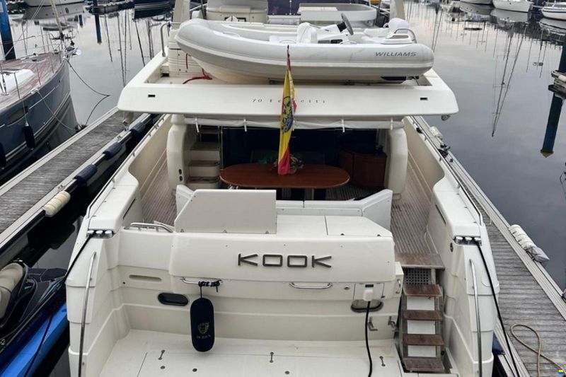 Ferretti 70