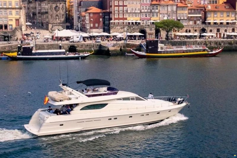 Ferretti 70