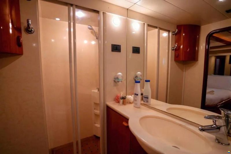 Ferretti 70