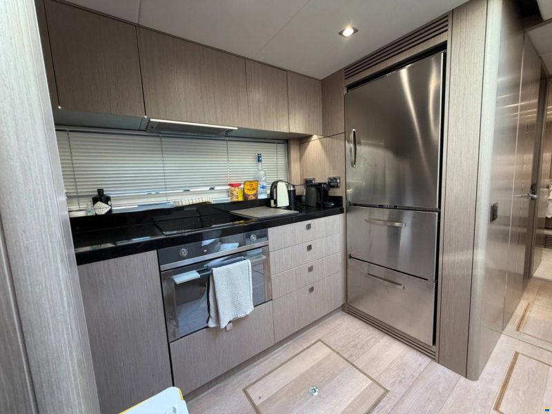 Sunseeker Predator 68