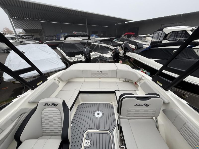 Sea Ray 210 SPXE