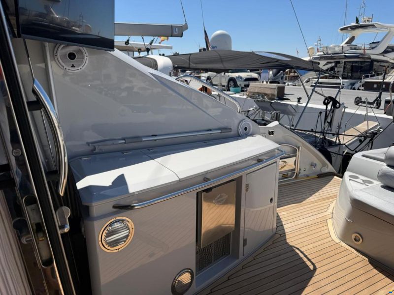 Sunseeker Predator 62