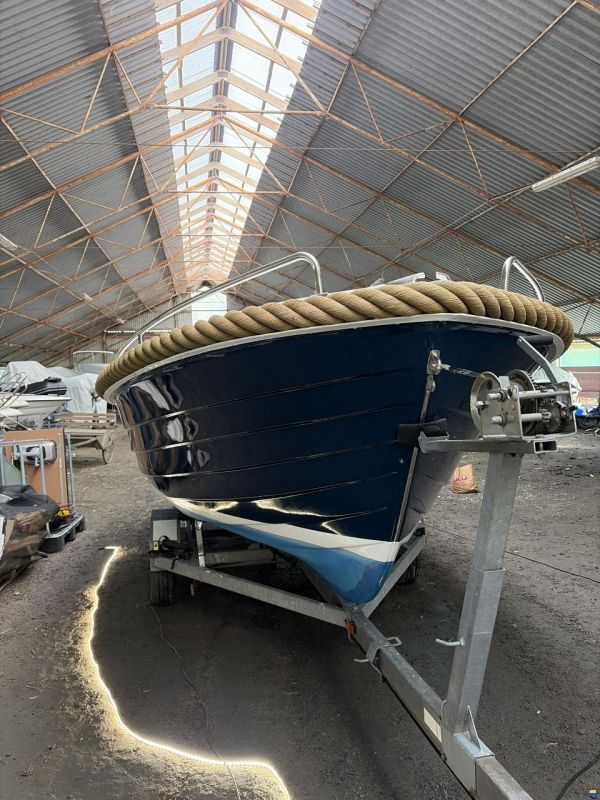 Crescent Allure 21