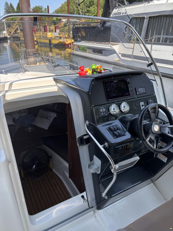 Quicksilver 805 Sundeck