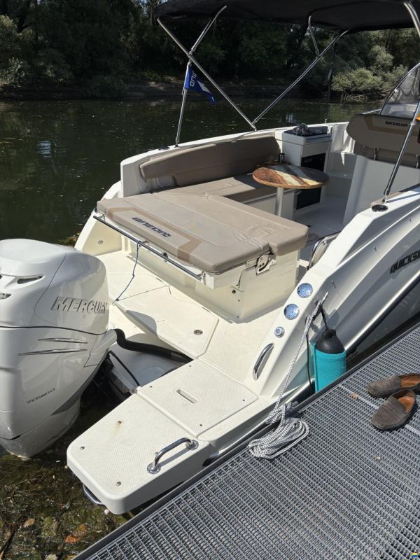 Quicksilver 805 Sundeck