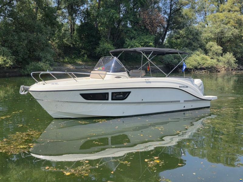 Quicksilver 805 Sundeck