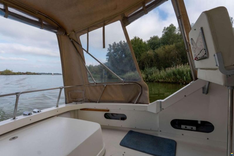 Bertram 25 Express Cruiser