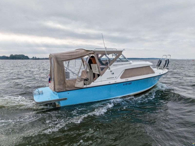 Bertram 25 Express Cruiser