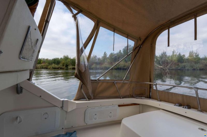 Bertram 25 Express Cruiser