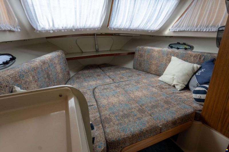 Bertram 25 Express Cruiser
