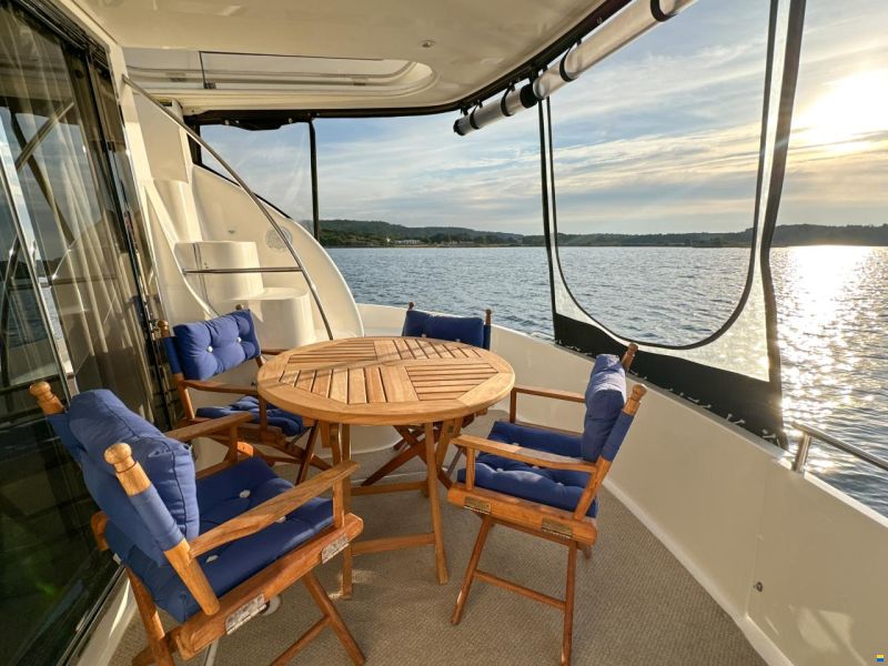 Meridian Yachts 391 Sedan