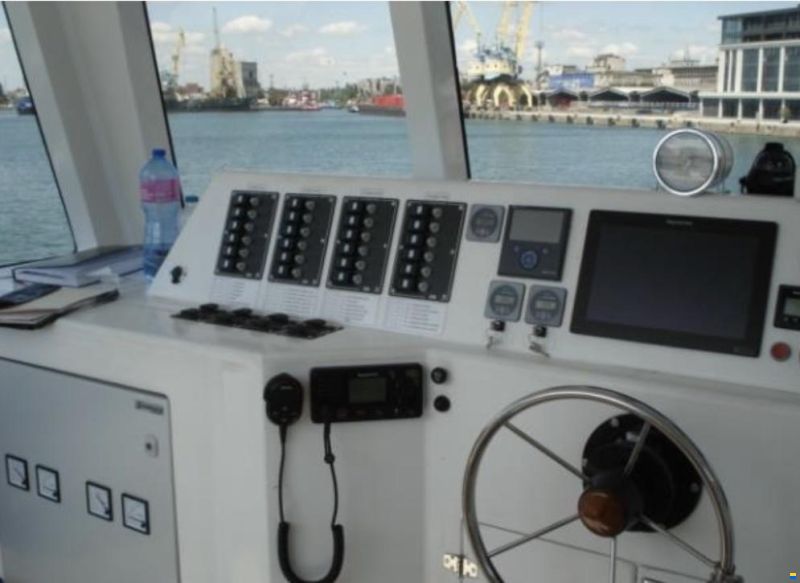 Fberglass power catamaran MAVI