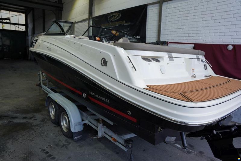 Bayliner VR 6 CUDDY