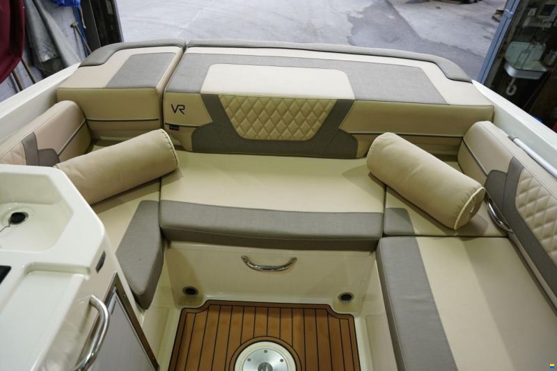 Bayliner VR 6 CUDDY