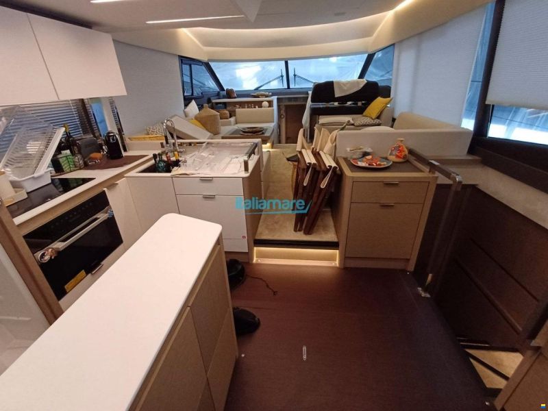 Prestige 590 F