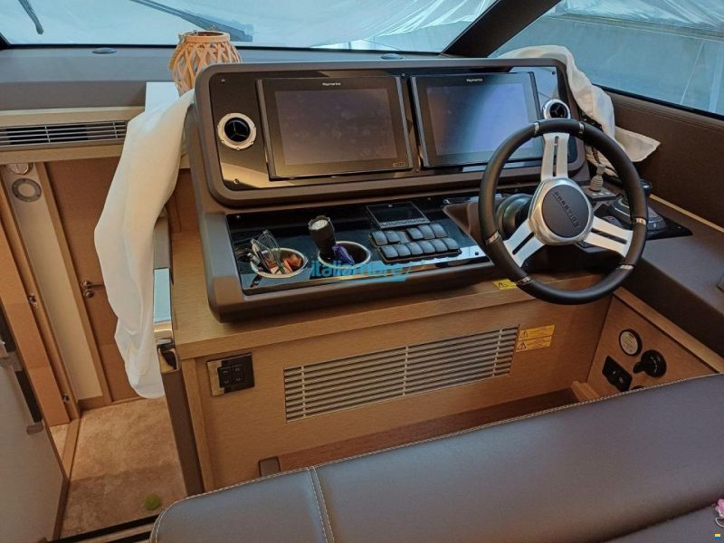 Prestige 590 F
