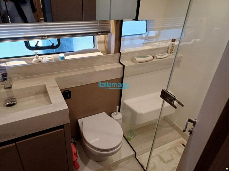 Prestige 590 F