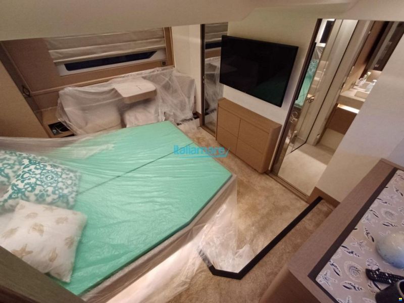 Prestige 590 F