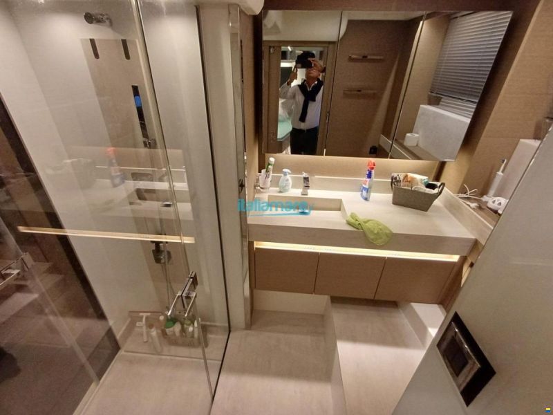Prestige 590 F