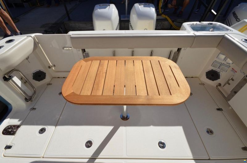 Boston Whaler 325 Conquest