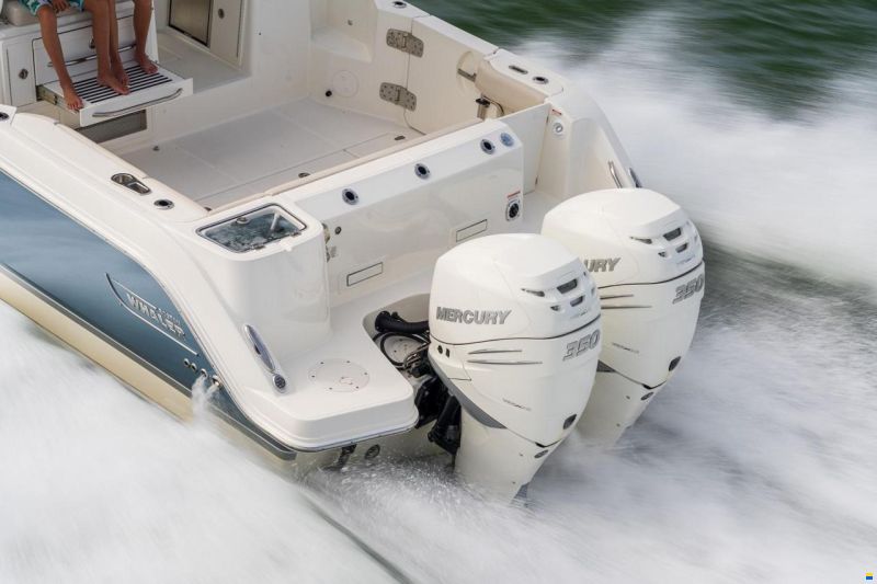 Boston Whaler 325 Conquest