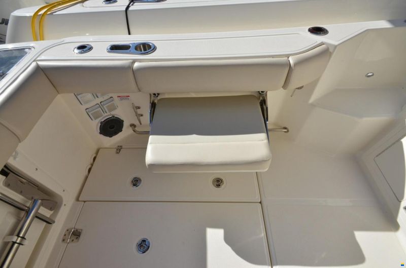 Boston Whaler 325 Conquest