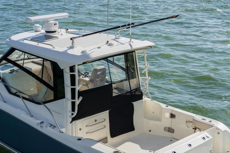 Boston Whaler 325 Conquest