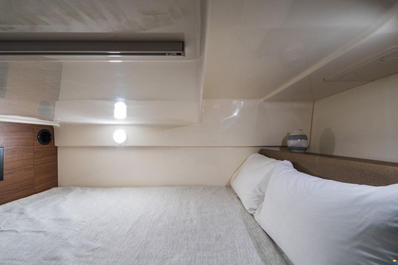 Boston Whaler 325 Conquest