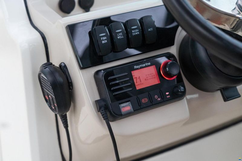 Boston Whaler 240 Vantage