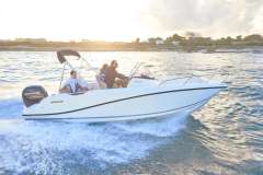 Quicksilver Activ 675 Open mit 150PS und Trailer Deck-boat
