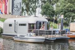 The Coon 1000 Houseboat Yüzer ev