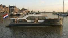 Pure Boating Fifty / Fifty Floating house