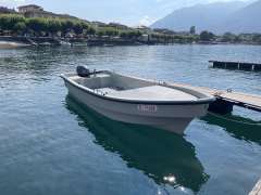 J2J Service 525 Deck Boat