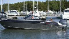 Buster Super Magnum Bowrider