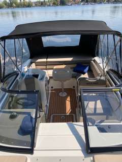Bayliner VR6 Cuddy Cabin