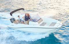 Quicksilver ACTIV 675 OPEN/ Mercury 150 Deck Boat