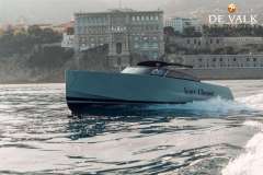 VanDutch 40 Deck boat