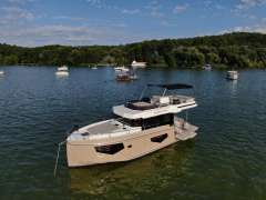 Cobra Yachts Maestro 42 Flybridge