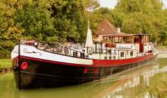 30m charmantes Wohnschiff mit Pool