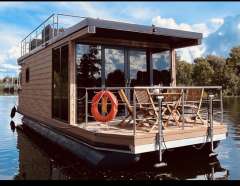 Aqua-House International Hausboot